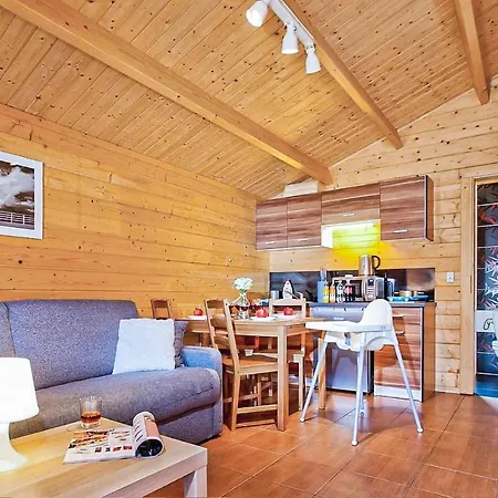 2 Bedroom Beautiful In シャノジェンティ